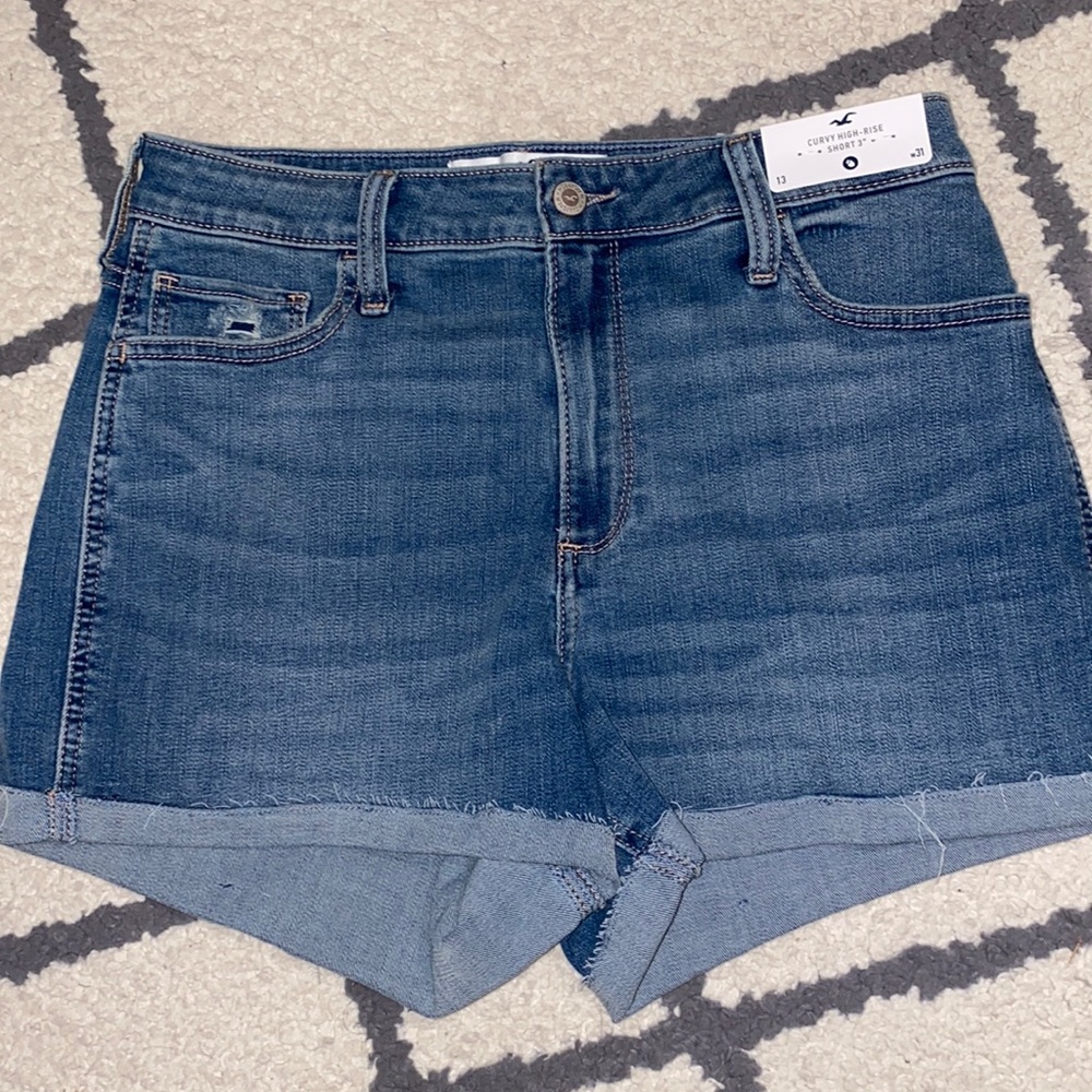 BRAND NEW CURVY HIGH RISE SHORT SIZE 13